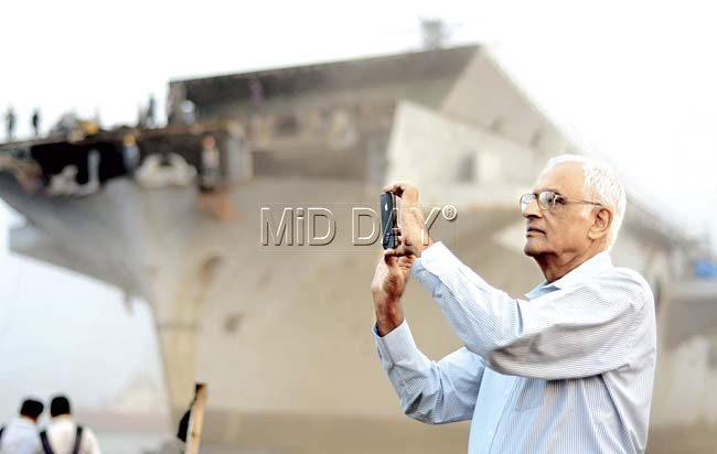 Vice Admiral I C Rao (retd) takes a picture of Vikrant (in the background) being demolished at the Darukhana area yesterday. Pic/Bipin Kokate