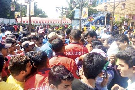 Flood of crowds causes chaos at water park located 90 km from Mumbai