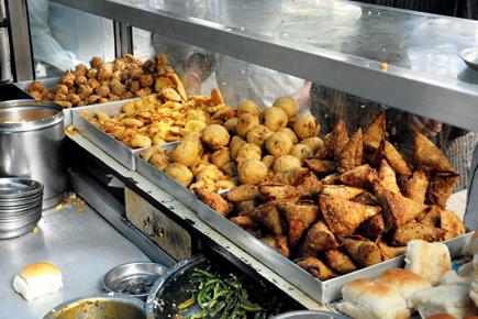 Pune: Camp residents come to blows over bhajias