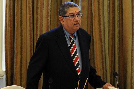 Can Srinivasan be kept away from BCCI due to Meiyappan's role in IPL scam? SC asks