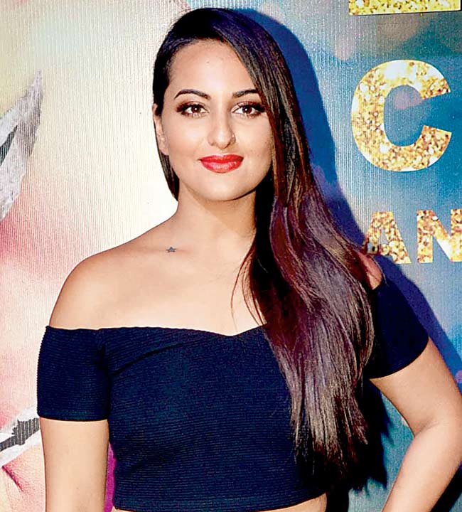Sonakshi Sinha displayed her acting skills in Vikram Motwane’s Lootera. But the film didn’t win any awards and interestingly, Sona has not taken on any alternative film project after that