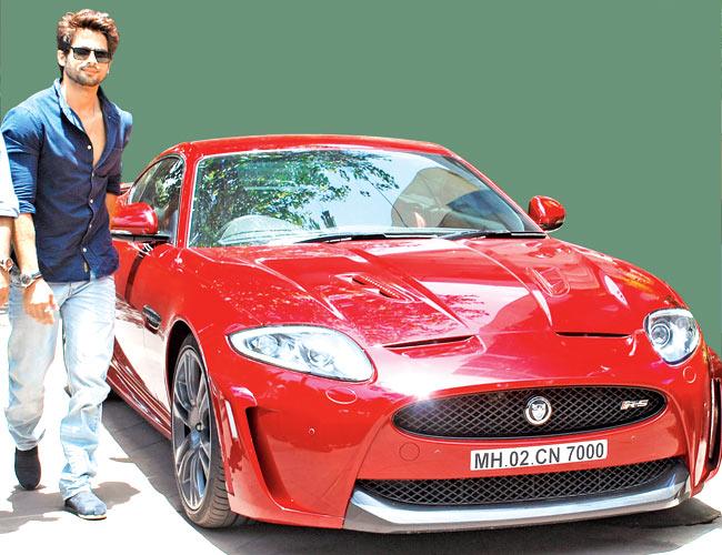 Shahid Kapoor’s newly acquired mean machine bears the number 7000 on its number plate as it adds up to seven. The actor considers it to be his lucky number as his birth date (February 25) adds up to seven.  Pic/Yogen Shah