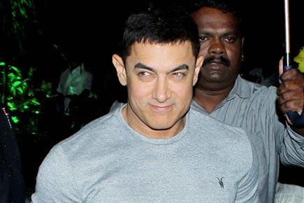 Aamir Khan defends nudity on 'pk' poster