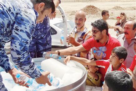 US drops more humanitarian aid for Iraqi refugees