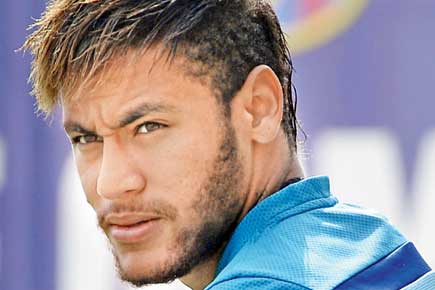 Neymar joins teammates for Barcelona training