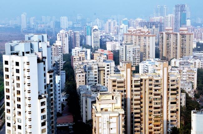 beginner’s luck: ‘Strugglers’ who arrive in the city to try their luck in Bollywood prefer to share apartments in places like Oshiwara, Versova, Lokhandwala. Representation pic