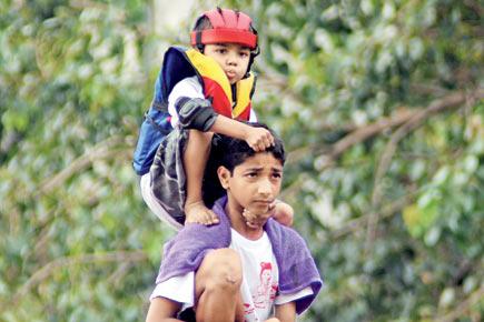 Dahi handi mandals in Mumbai defy court order, hoist kids up pyramid