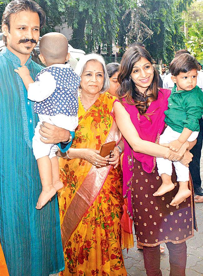 Vivek Oberoi with his mom, Yashodhara and sister, Meghna