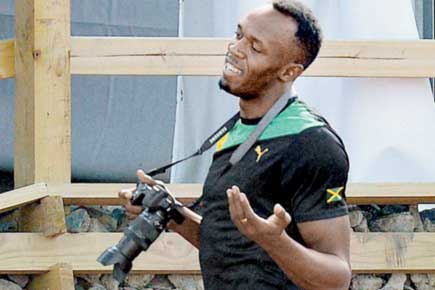CWG: Two staff members removed for taking a selfie with Usain Bolt