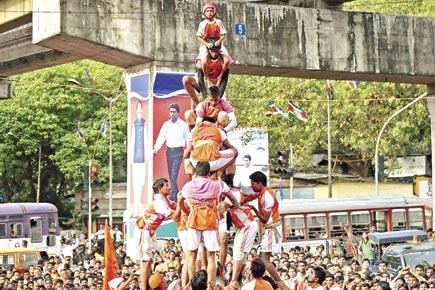 A day after Dahi Handi, BMC pulls down only 78 illegal banners in Mumbai
