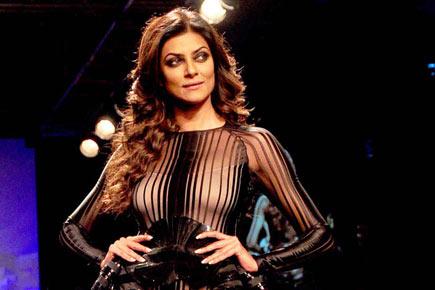 Sushmita Sen turns show stopper for Amit Aggarwal at LFW