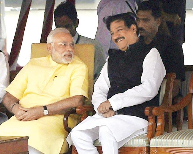 PM Modi and CM Chavan at a function in Mumbai on Saturday