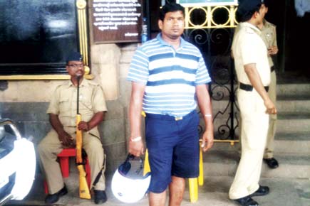 Mumbai man persists on wearing shorts, BMC refuses him entry again