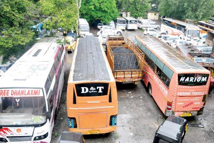 Punekars struggle to find parking space at RTO