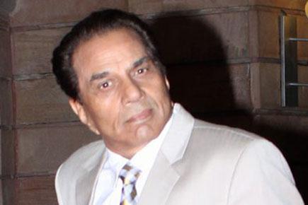 I feel shy when people compliment me for my looks: Dharmendra