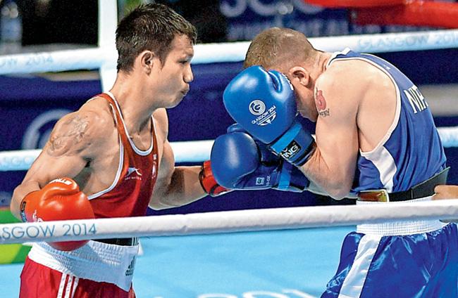 L Devendro Singh (left) during his bout against Northern Ireland’s Barnes Paddy in the 49kg category on Saturday. Pic/PTI