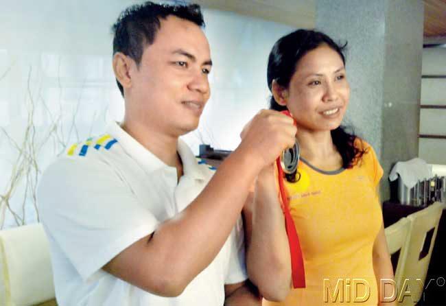 India boxer Sarita Devi and her husband Thoiba Chongtham with her CWG silver medal at a city hotel yesterday. Pic/Rohan Koli