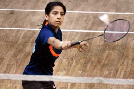 Badminton: Simran Singhi strolls into semis