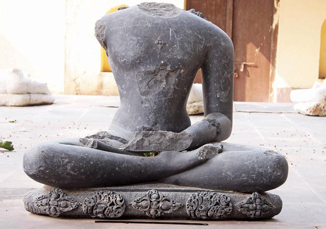 A headless statue at Jina, Kota, Rajasthan