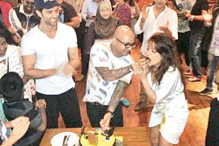 Hrithik Roshan, Vivek Oberoi at Aalim Hakim's birthday bash