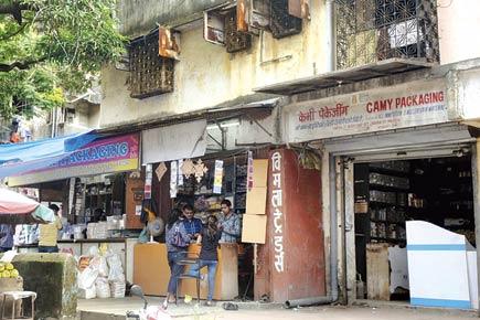 Malad society prays for justice against encroachment by shop owner