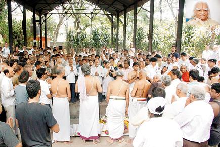 Tributes flow in for late yoga guru BKS Iyengar