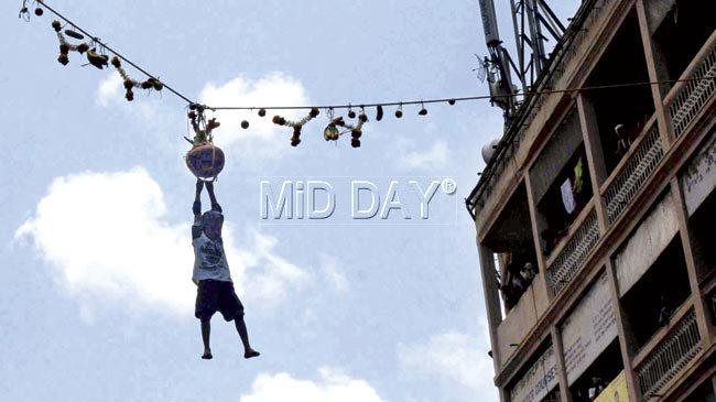 A young Govinda hangs on for dear life after his team collapsed during their attempt to break a Dahi Handi at Ranade Road, Dadar (West) last year. Pics/Suresh KK