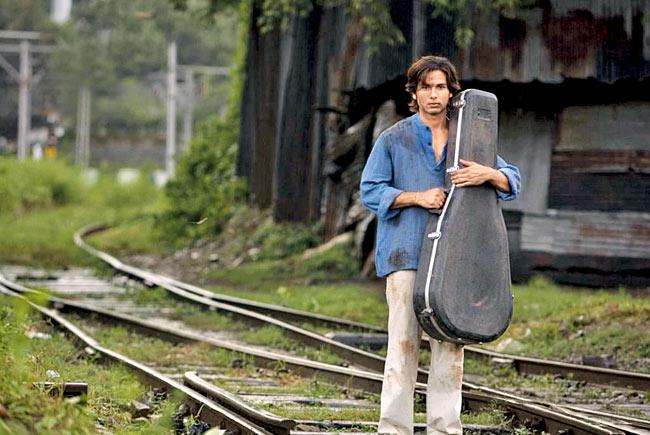 Kaminey (2009)