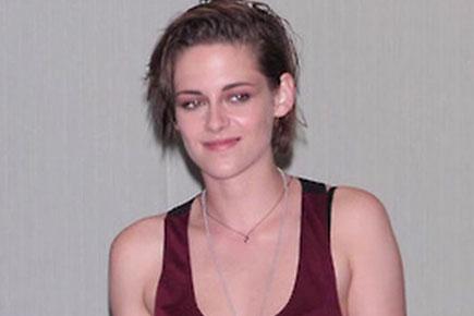 Kristen Stewart becomes a brunette again