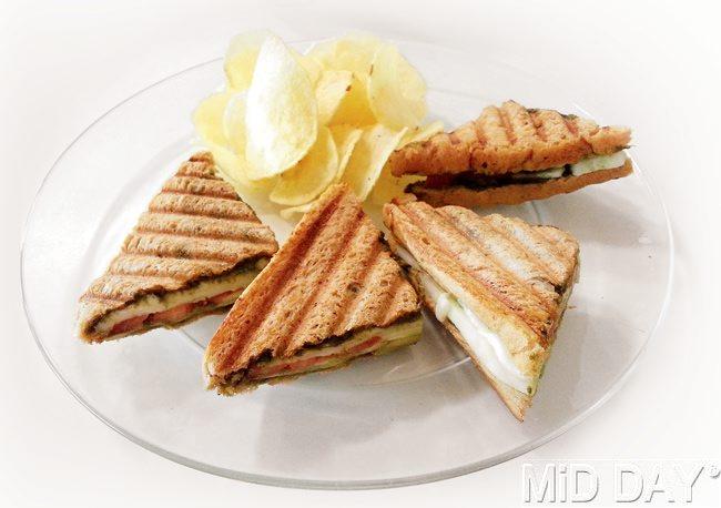 Pesto Mozzarella sandwich