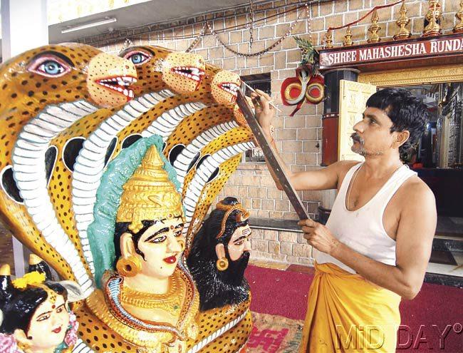 An artiste paints an idol at a Powai temple. Pic/Sameer Markande