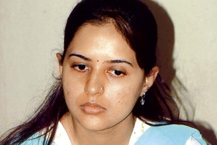 Munde's daughter creates history, wins by record 7-lakh margin in Beed 