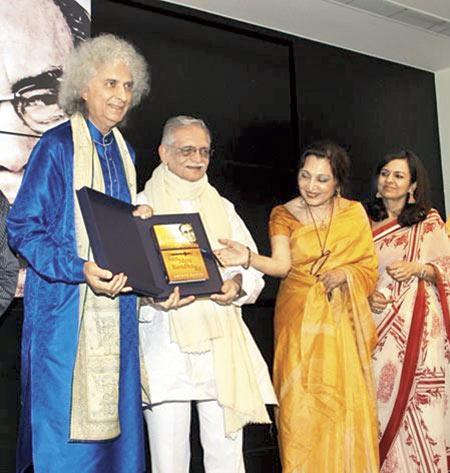 (From left) Pt. Shivkumar Sharma, Gulzar, Sathya Saran and Sangita Jindal