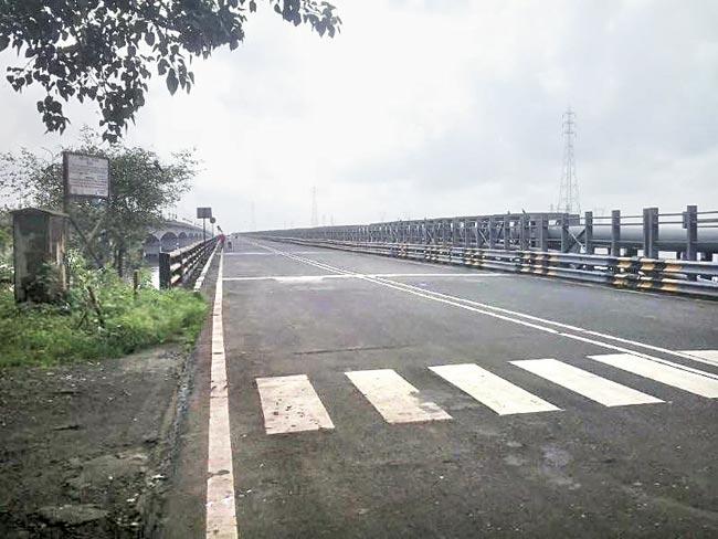 PWD plans to open the old Vashi bridge to two-wheelers and lightweight vehicles to ease traffic at Vashi toll plaza