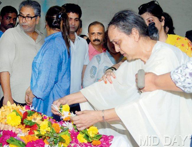 Veteran Marathi actress Suhas Joshi pays her last respects