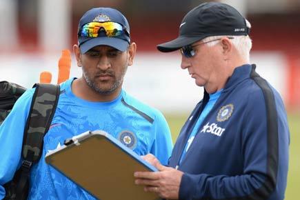 Calls grow for Duncan Fletcher's ouster, ex-cricketers question Dhoni's captaincy