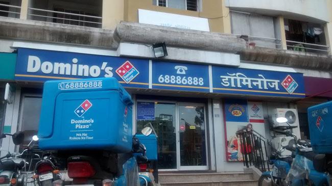 An image of the Domino outlet situated in Warje area of Pune on Mumbai Bangalre Highway