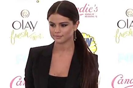 Selena Gomez stuns at 2014 Teen Choice Awards