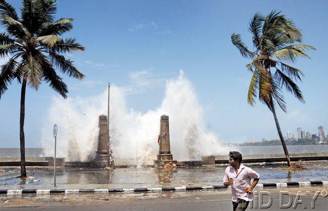 WAVES DAZE: The high tide at Girgaum. Pic/Satyajit Desai
