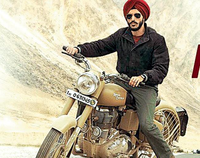 In Bhaag Milkha Bhaag (2013), Farhan Akhtar is shown riding a 2012 model, Royal Enfield in the 1950s