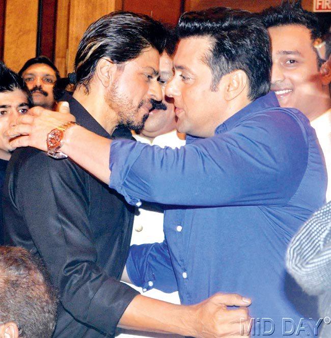 Shah Rukh and Salman Khan hug MLA Baba Siddiqui’s iftar party