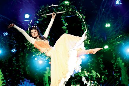Aashka Goradia does the aerial act