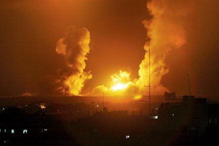 Gaza air strikes: Toll hits 118 