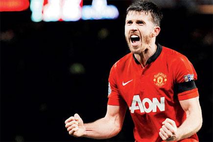 Manchester United's Michael Carrick out for up to 12 weeks after ankle operation