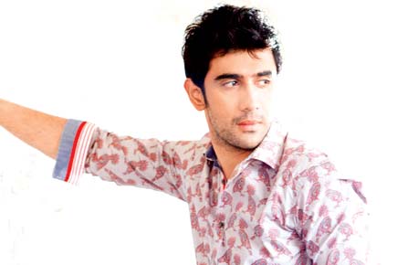 Amit Sadh taking lessons from Aamir Khan's acting coach