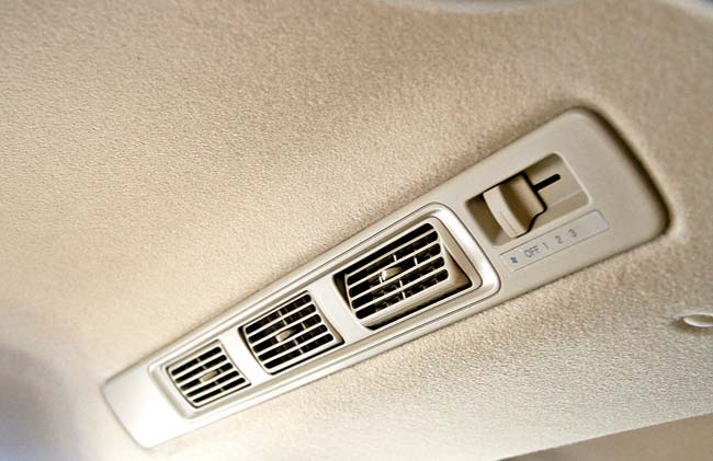 Dedicated roof mounted A/C vents for the second-row occupants with air-flow control