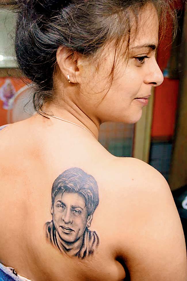 Paramveer Kaur Supra got SRK’s picture tattooed on her back