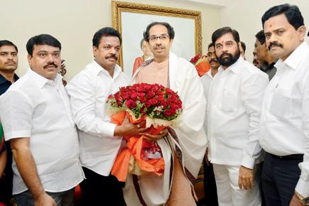 Ravindra Phatak rejoins Shiv Sena