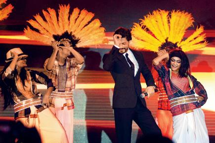 Bolly beats: Shah Rukh Khan enteratins the crowd