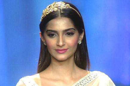 Sonam Kapoor: Can't do justice to what Rekha did in 'Khoobsurat'